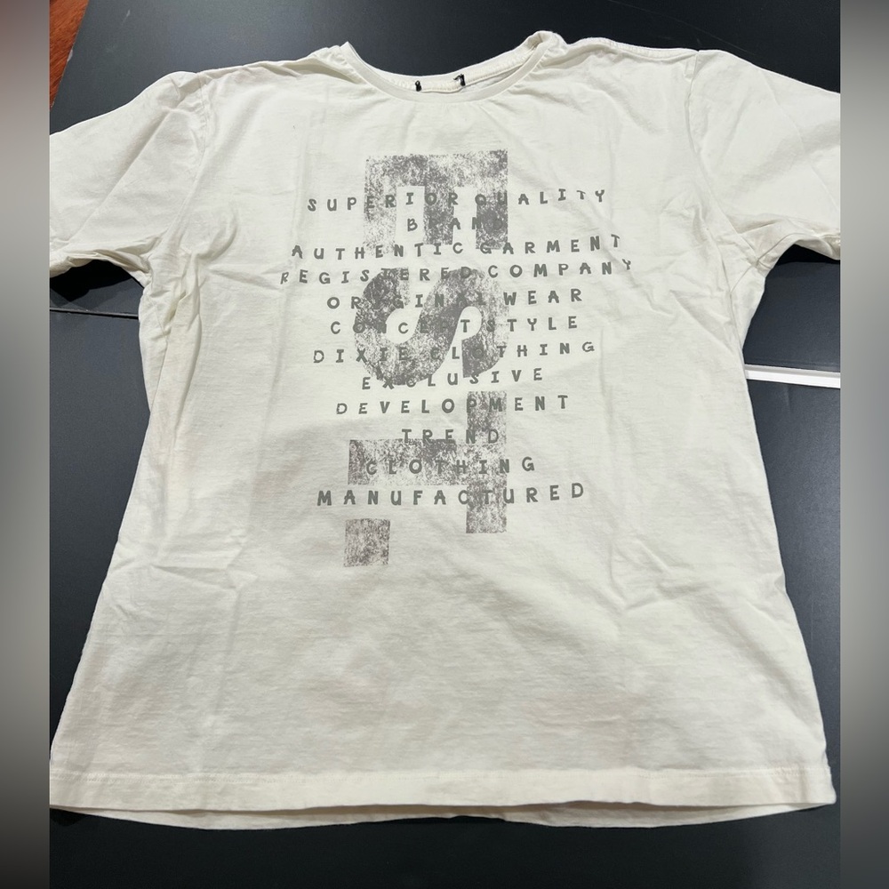 Men’s cotton t-shirt.